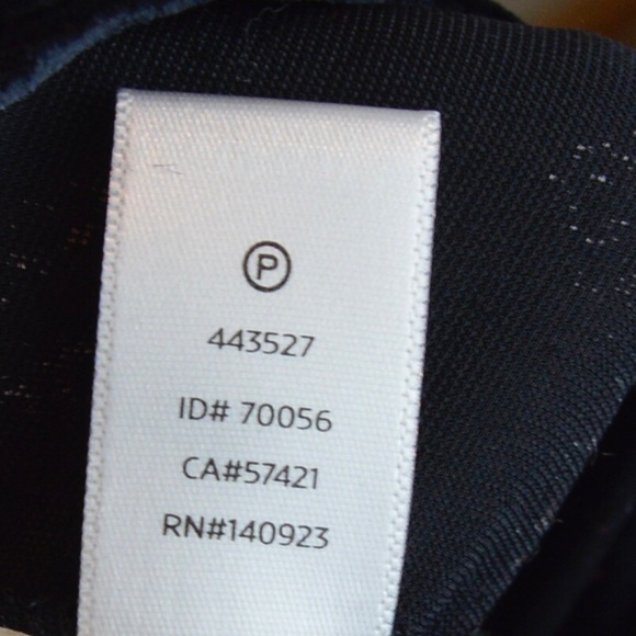 LOFT Velvet Off the Shoulder Dark Floral Top, Flutter Sleeve - Size Medium NWT - Picture 7 of 8